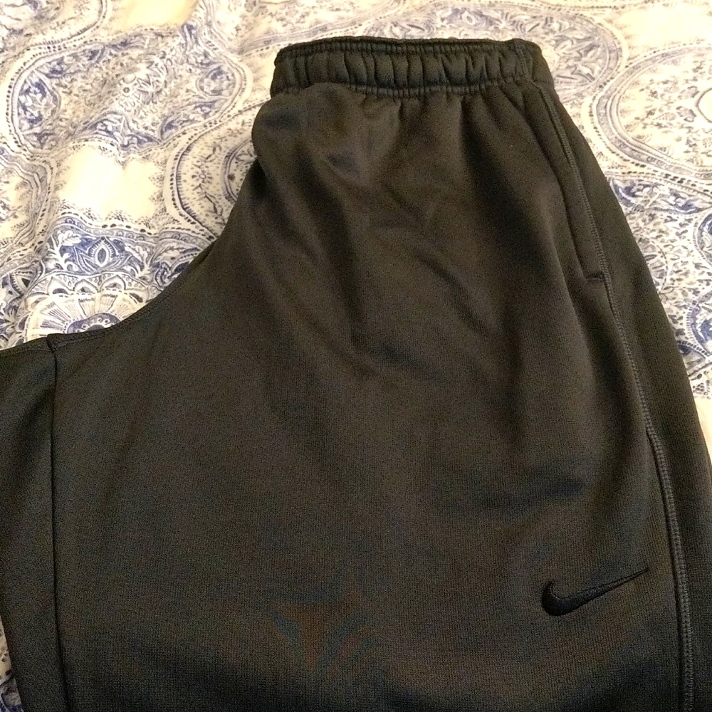Nike therma fit sweatpants